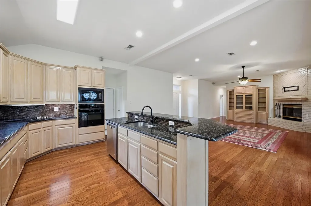 106 Santee Drive Lake Kiowa TX 76240