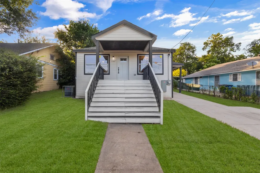 1507 E Waco Avenue Dallas TX 75216