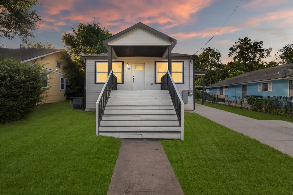 1507 E Waco Avenue Dallas TX 75216
