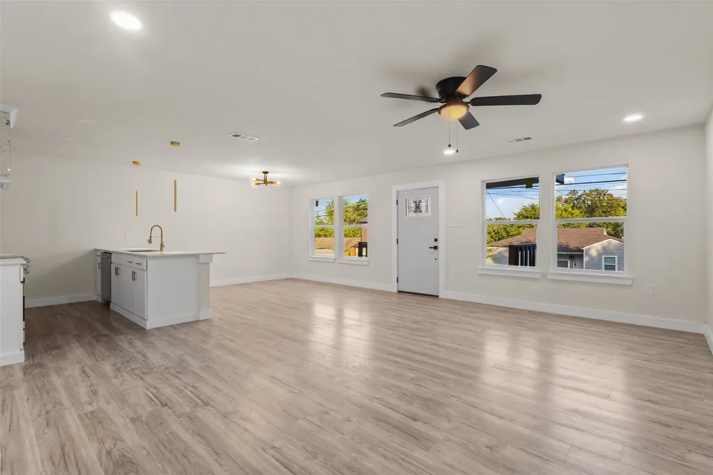 1507 E Waco Avenue Dallas TX 75216