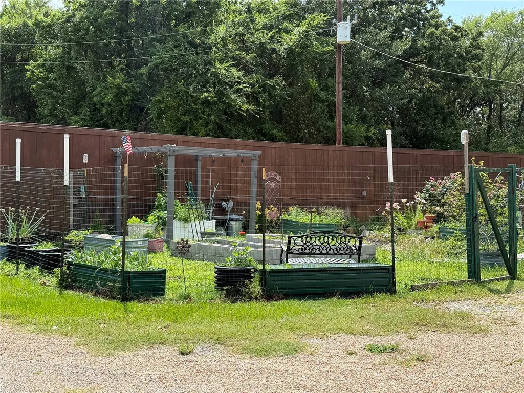 587 Lcr 779 Groesbeck TX 76642