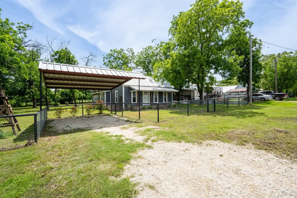 167 W Ross Street Walnut Springs TX 76690