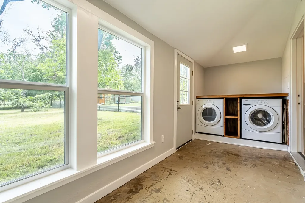 167 W Ross Street Walnut Springs TX 76690