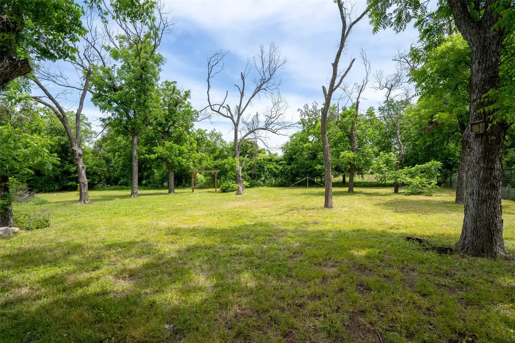 167 W Ross Street Walnut Springs TX 76690