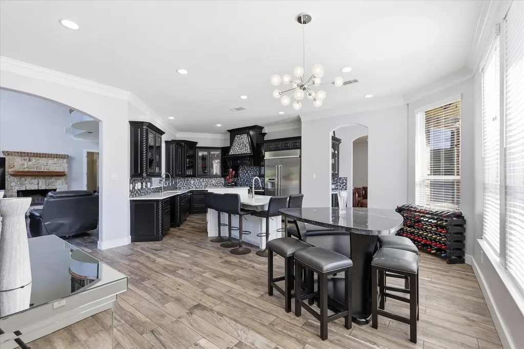 2056 Willow Bend Drive Oak Leaf TX 75154