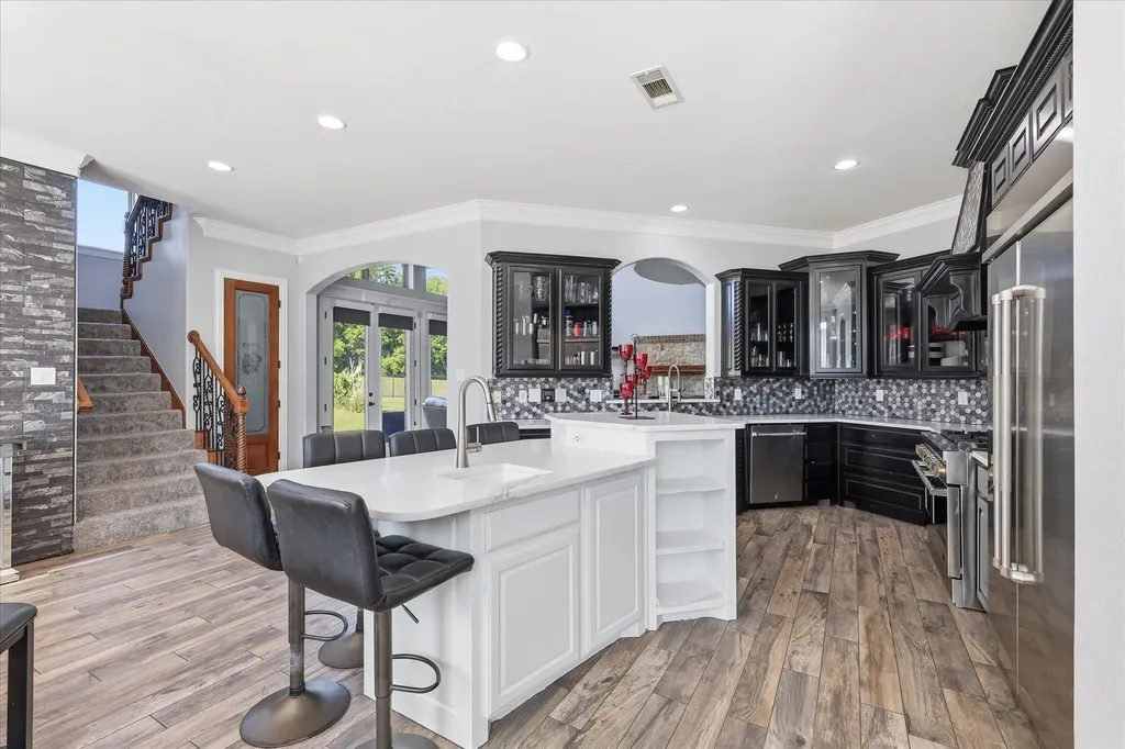 2056 Willow Bend Drive Oak Leaf TX 75154