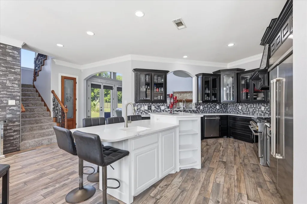 2056 Willow Bend Drive Oak Leaf TX 75154