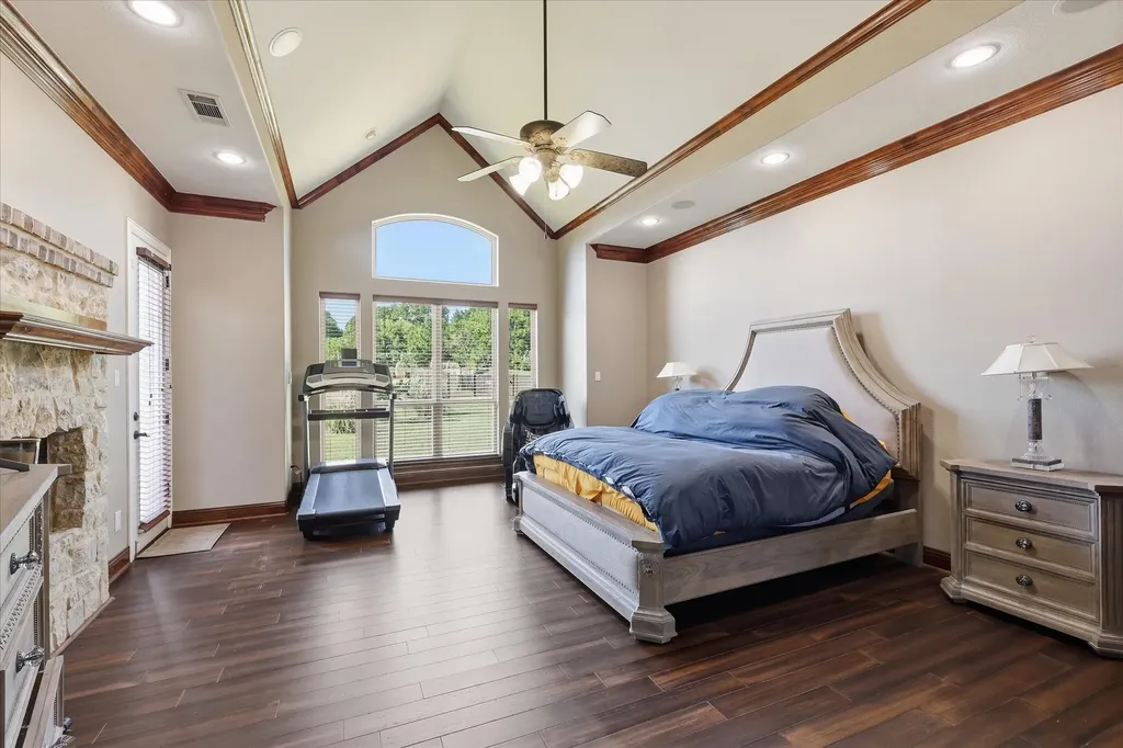 2056 Willow Bend Drive Oak Leaf TX 75154