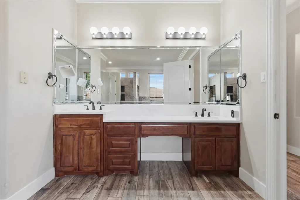 2056 Willow Bend Drive Oak Leaf TX 75154