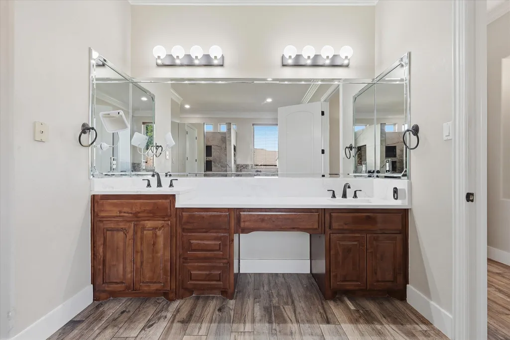 2056 Willow Bend Drive Oak Leaf TX 75154