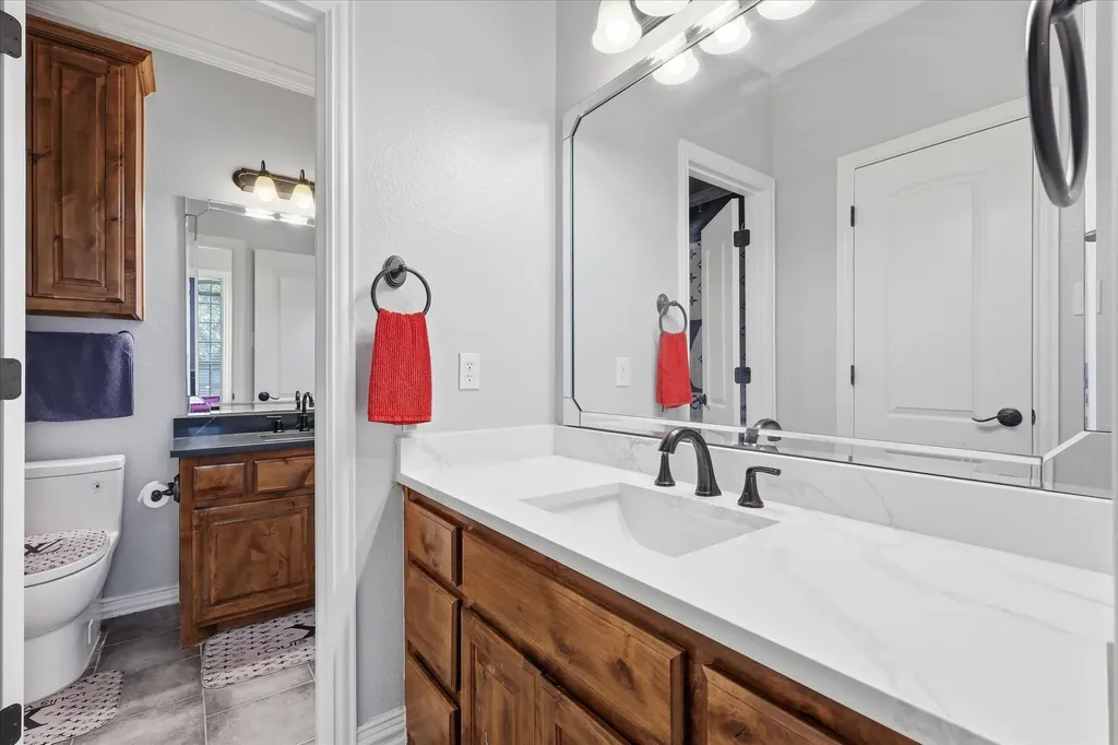 2056 Willow Bend Drive Oak Leaf TX 75154