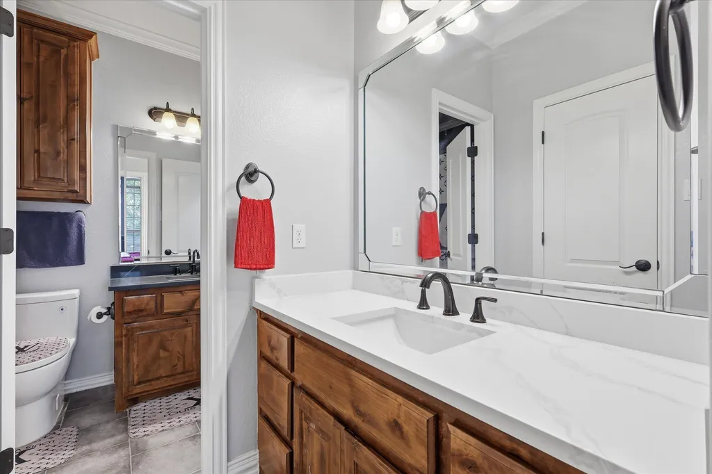 2056 Willow Bend Drive Oak Leaf TX 75154