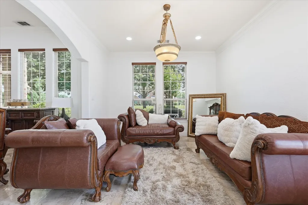 2056 Willow Bend Drive Oak Leaf TX 75154