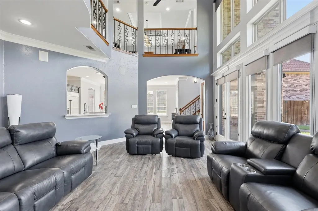 2056 Willow Bend Drive Oak Leaf TX 75154