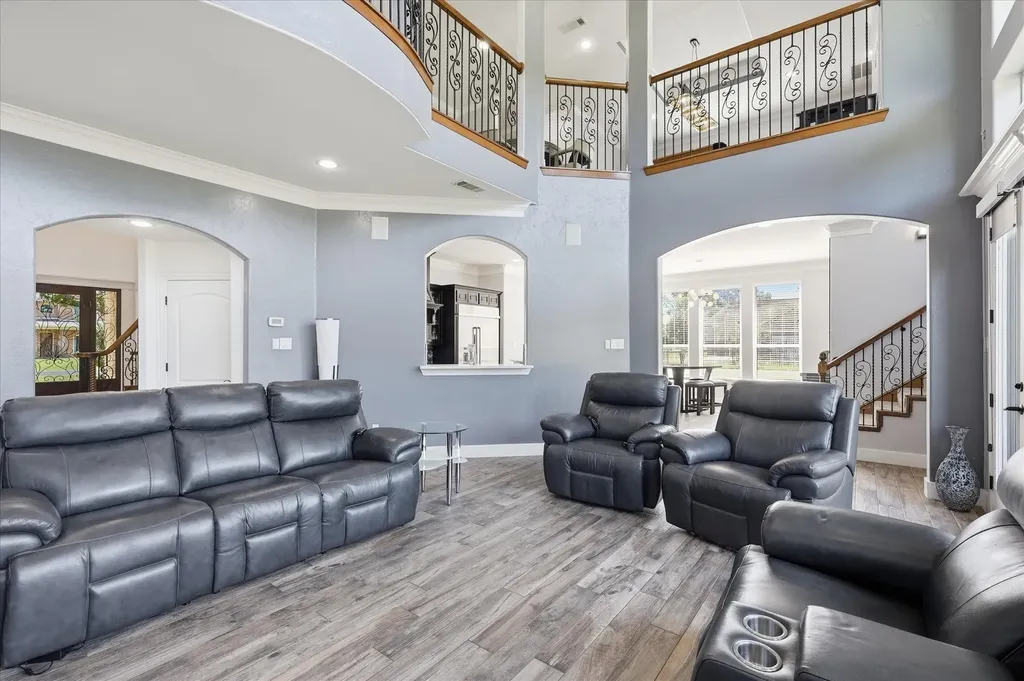 2056 Willow Bend Drive Oak Leaf TX 75154