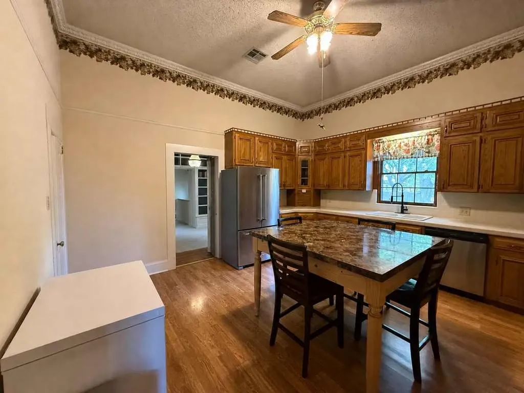 1708 S Wall Street Belton TX 76513