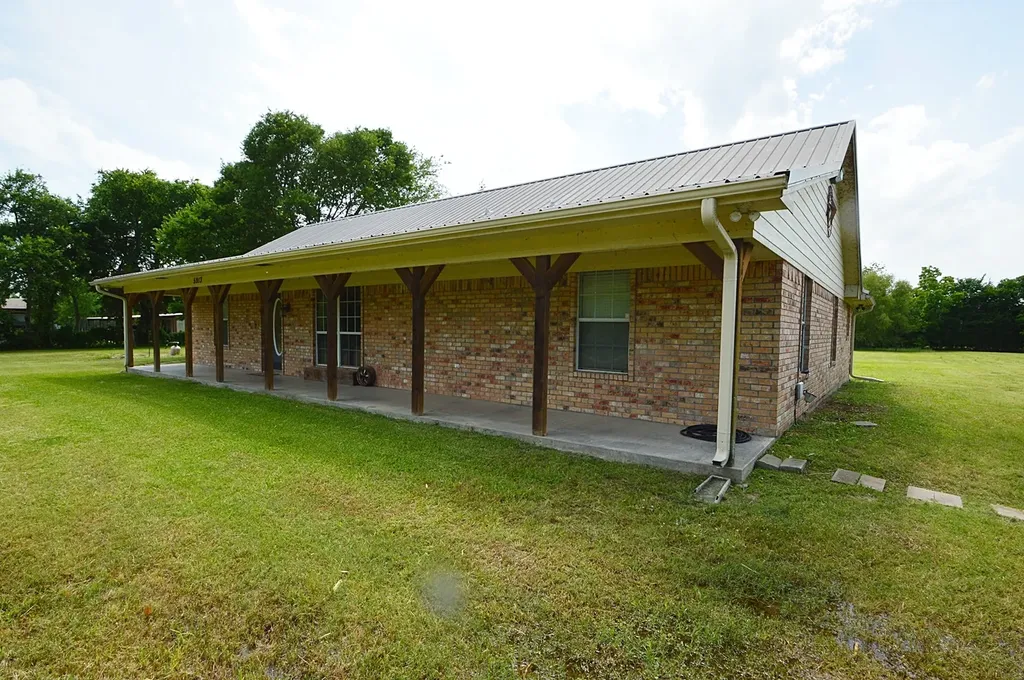 5913 Farm Road 1528 Klondike TX 75448
