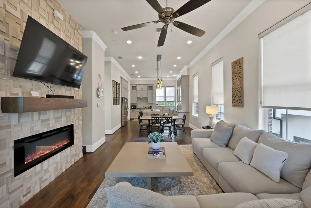 406 Mills Street Fort Worth TX 76102