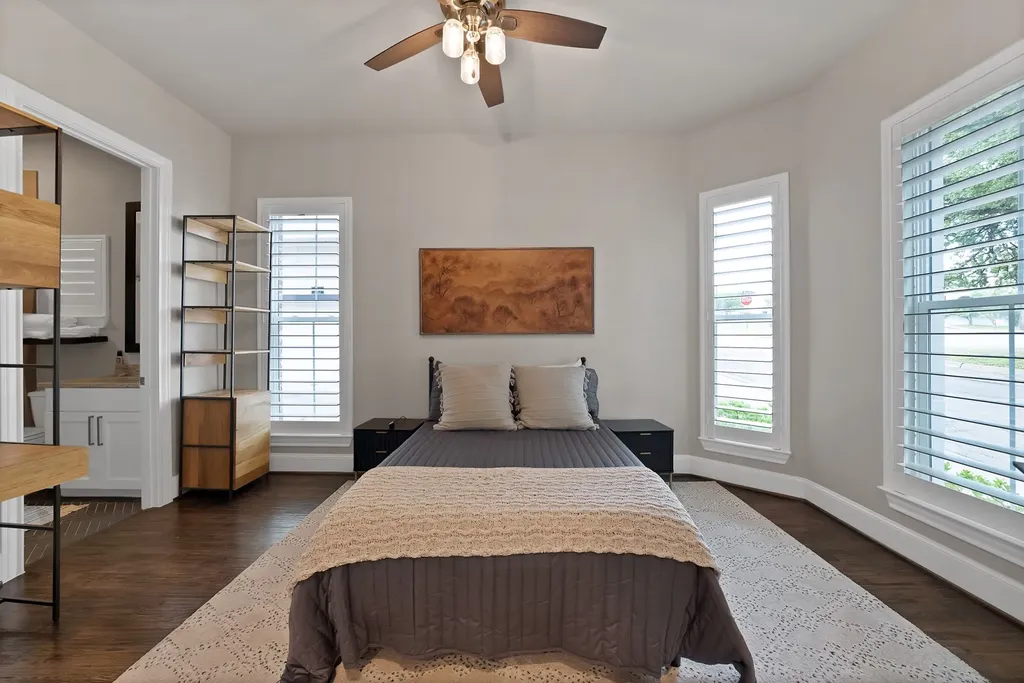 406 Mills Street Fort Worth TX 76102