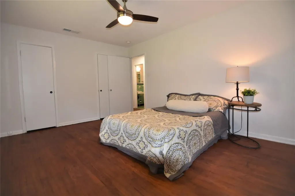 1202 Sunnyside Avenue Cockrell Hill TX 75211