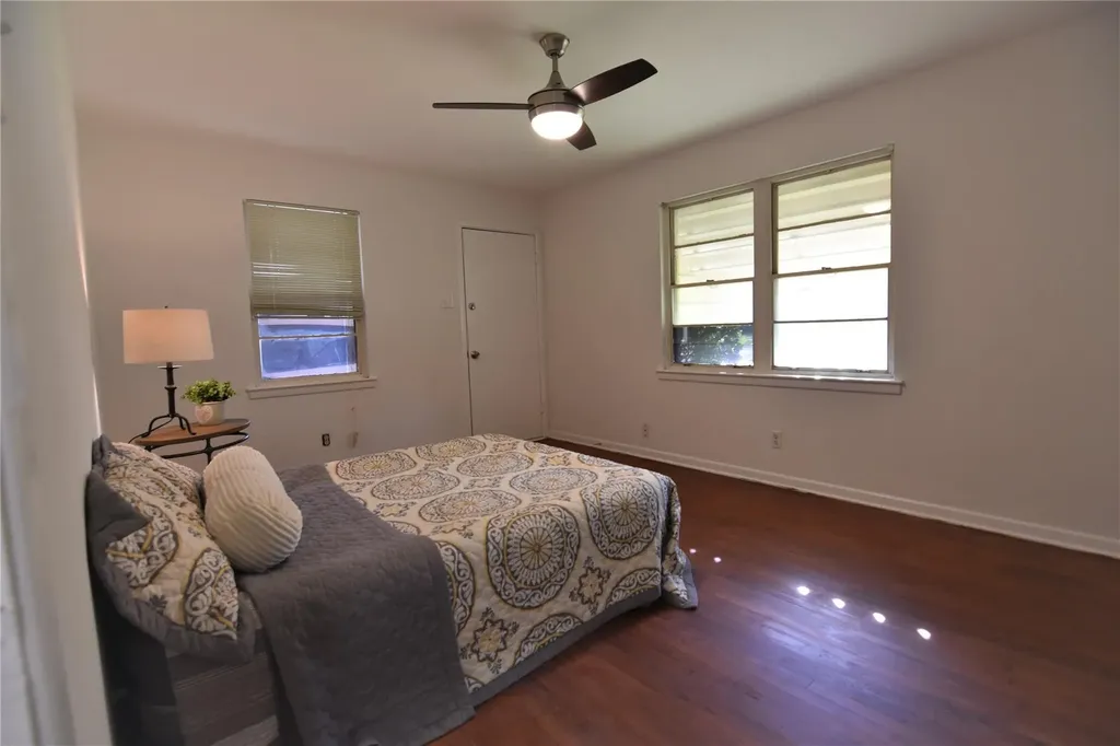 1202 Sunnyside Avenue Cockrell Hill TX 75211