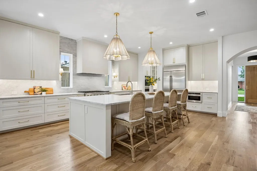 10215 Lynford Drive Dallas TX 75238