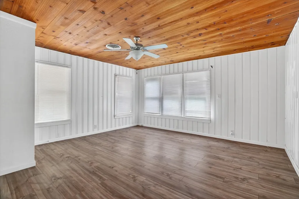 320 N 2nd Street Jacksboro TX 76458