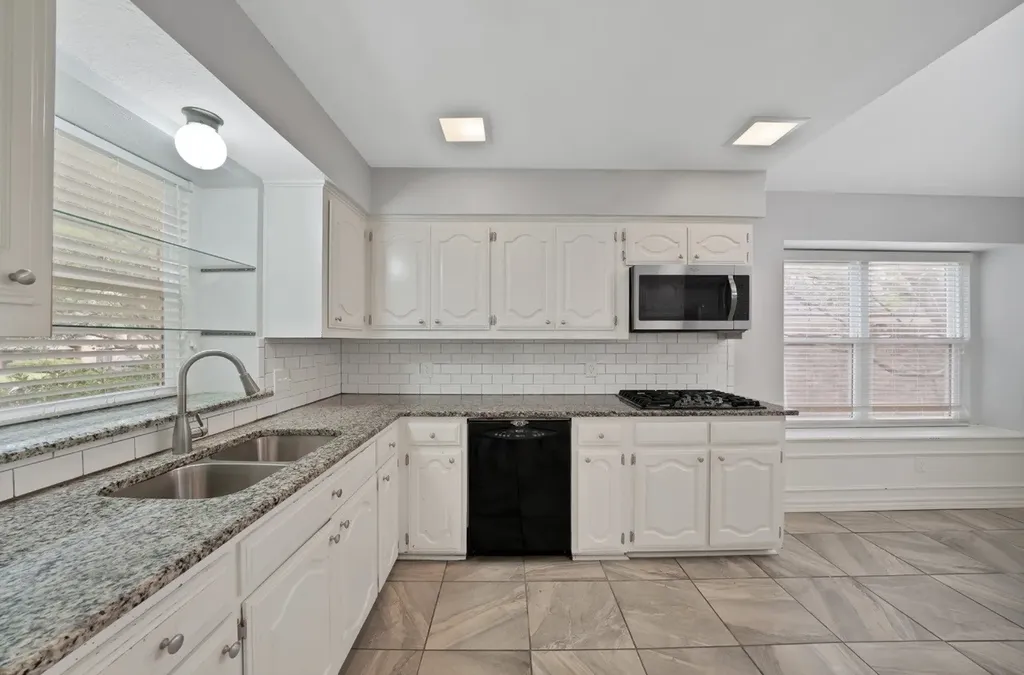 1122 Chimneyrock Trail Garland TX 75043