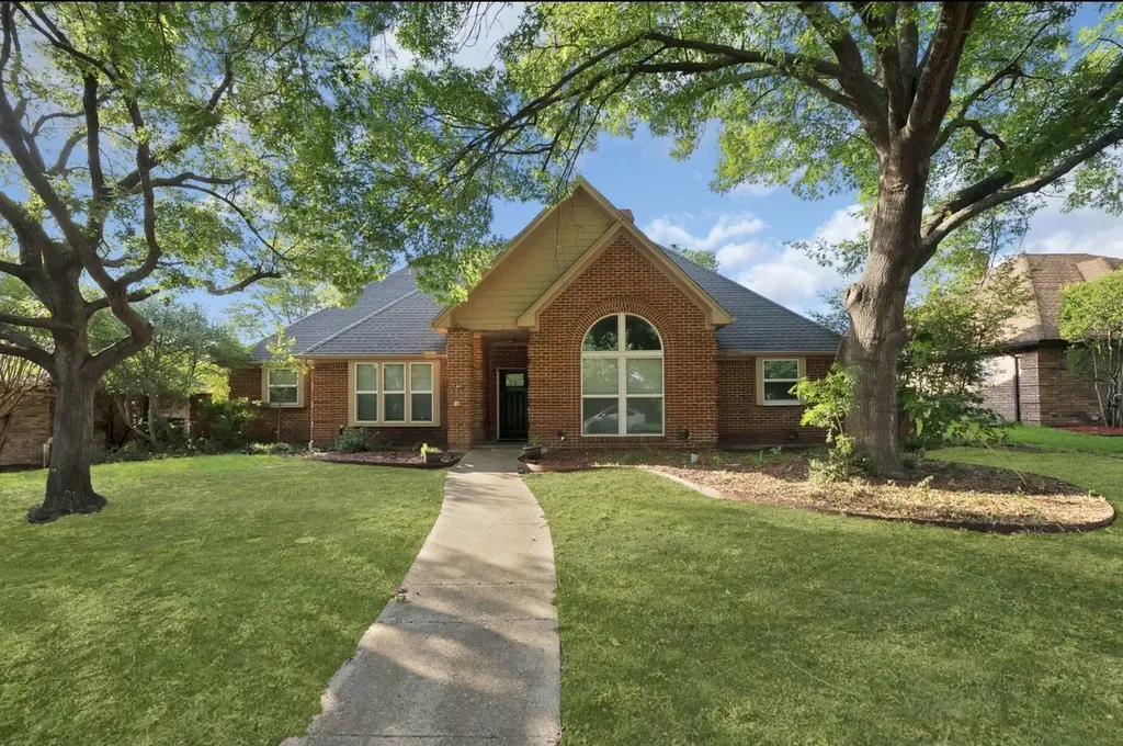 1122 Chimneyrock Trail Garland TX 75043