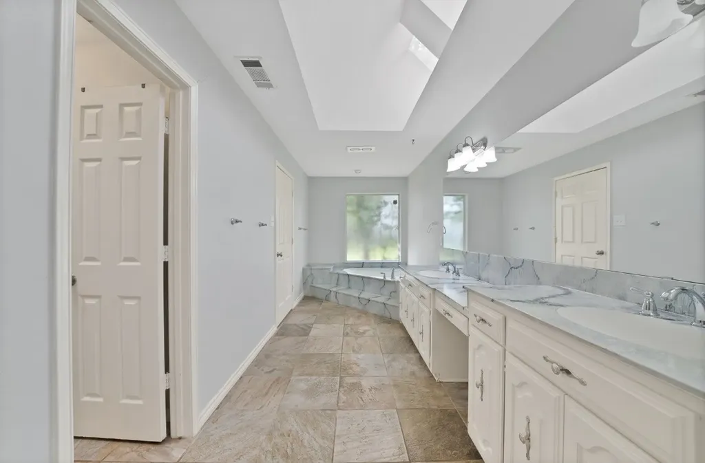 1122 Chimneyrock Trail Garland TX 75043