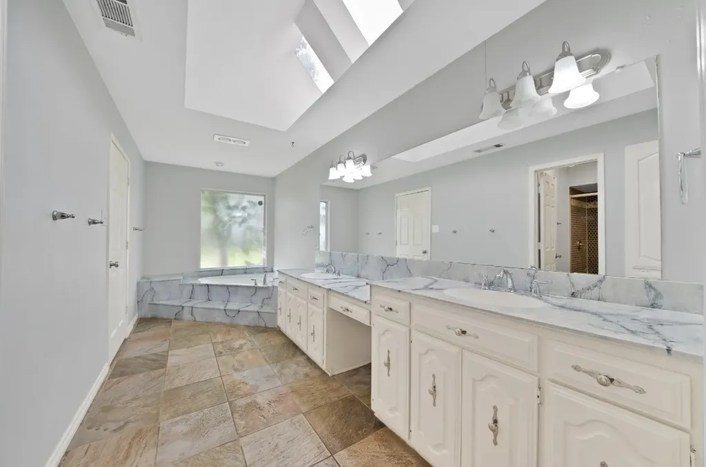 1122 Chimneyrock Trail Garland TX 75043