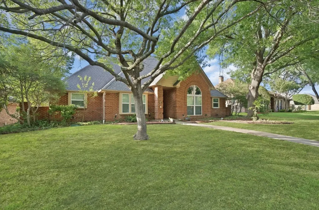 1122 Chimneyrock Trail Garland TX 75043