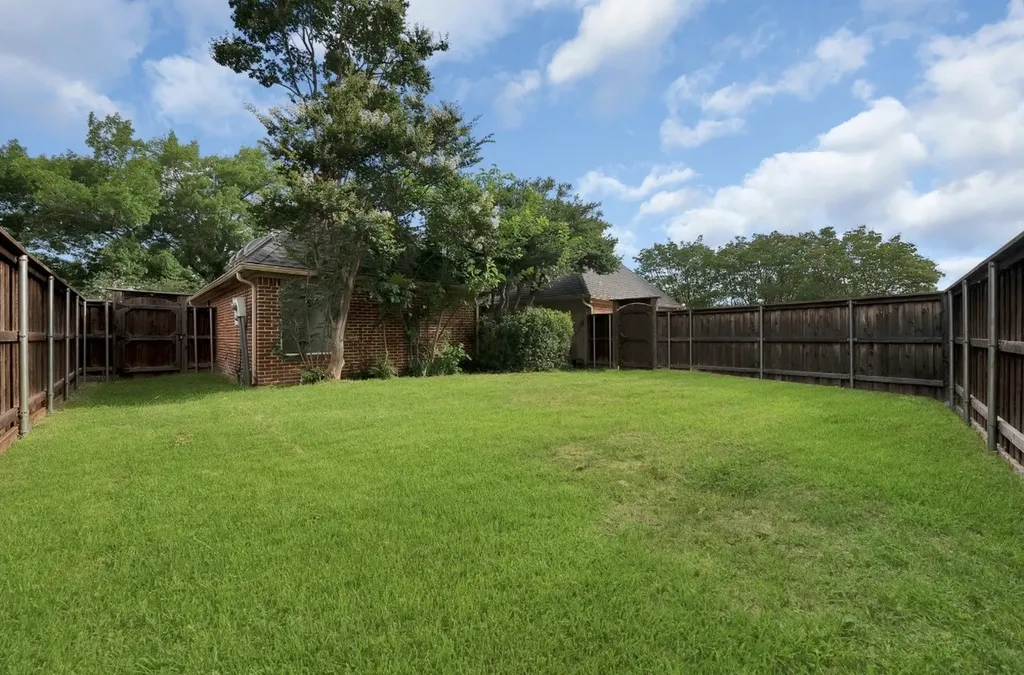 1122 Chimneyrock Trail Garland TX 75043