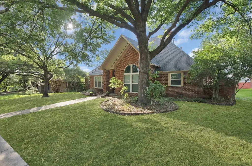 1122 Chimneyrock Trail Garland TX 75043