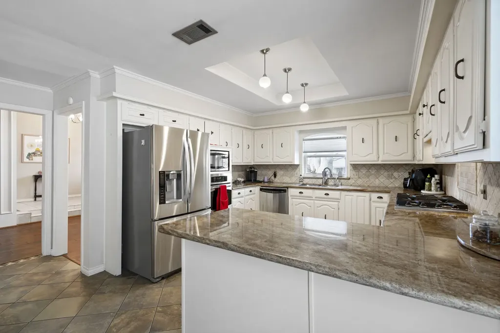 18116 Aramis Lane Dallas TX 75252