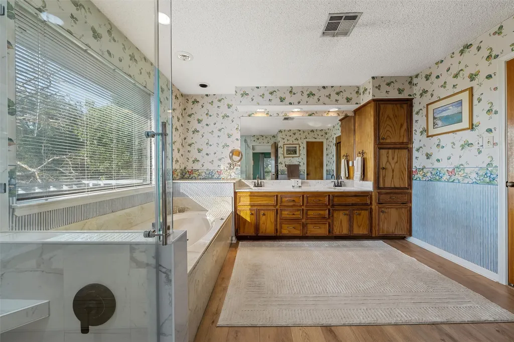 10011 Lost Oak Ridge Drive Woodway TX 76712