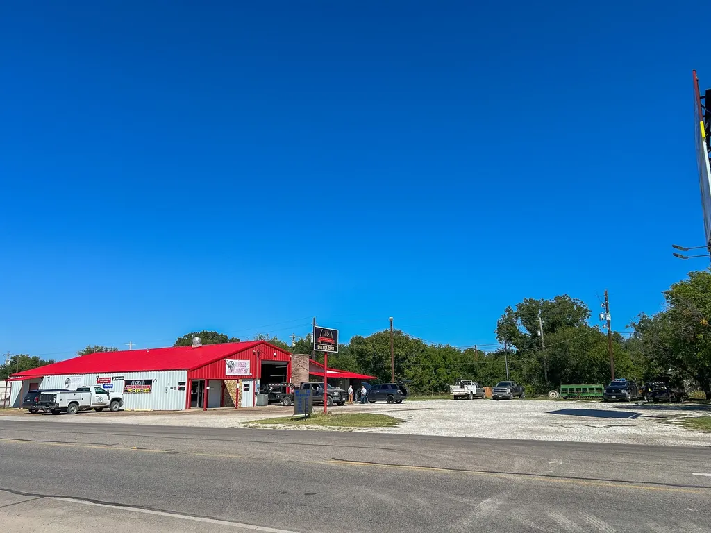 1106 W Main Street Olney TX 76374