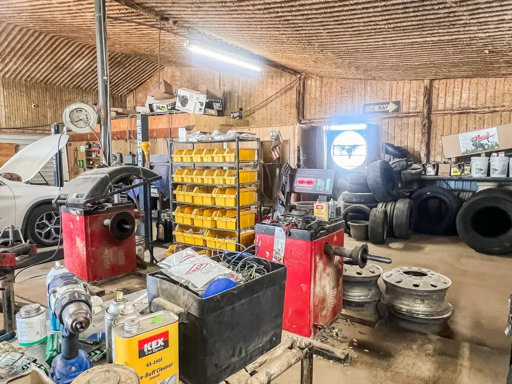 1106 W Main Street Olney TX 76374