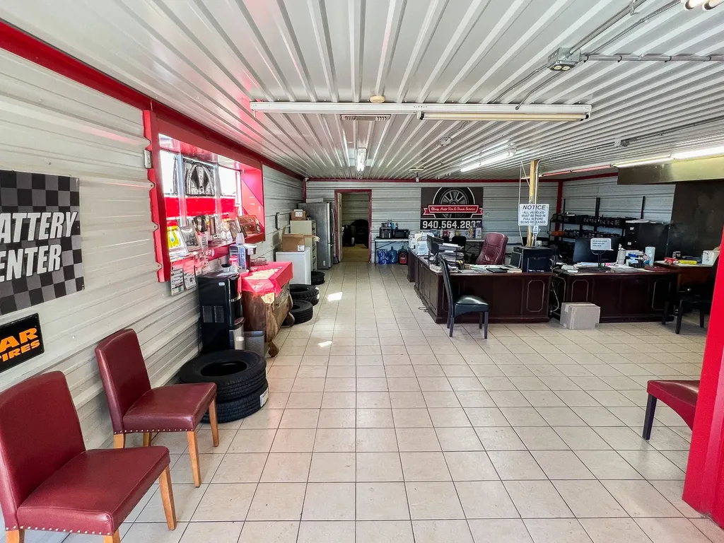 1106 W Main Street Olney TX 76374