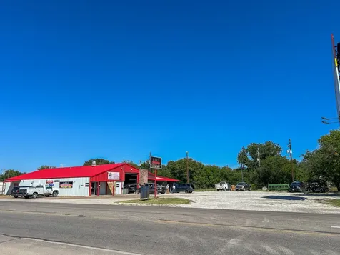 1106 W Main Street Olney TX 76374