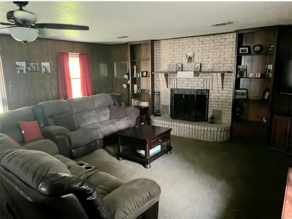 440 S Bois D Arc Street Blossom TX 75416