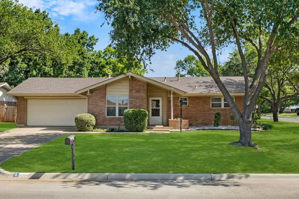 1300 Amherst Drive Denton TX 76201