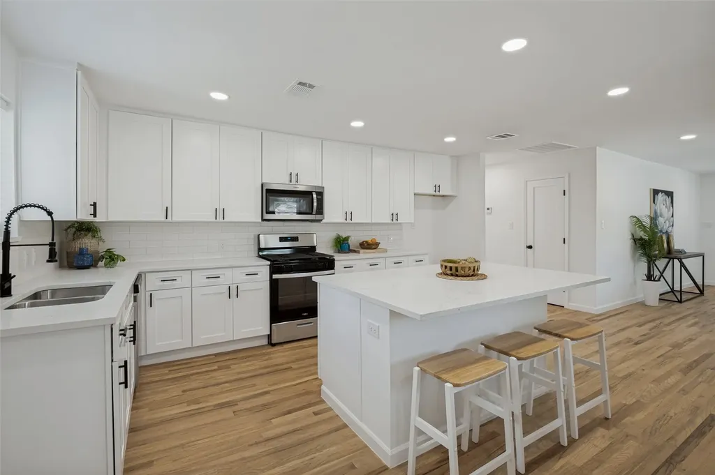 201 Conrad Street Dallas TX 75224