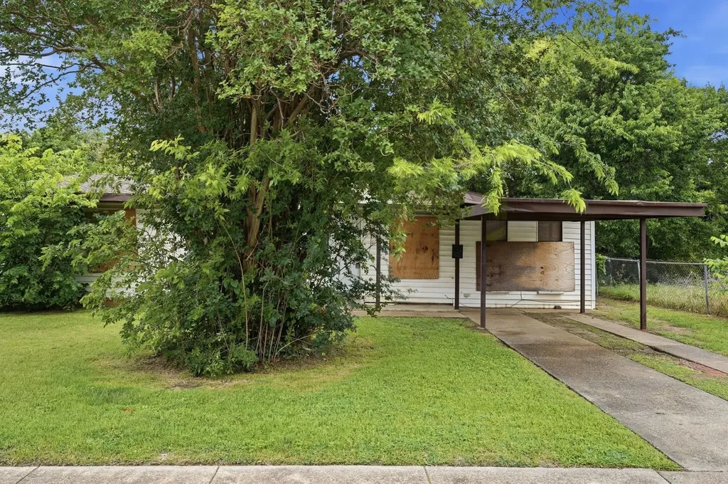 3408 S Hughes Avenue Fort Worth TX 76119