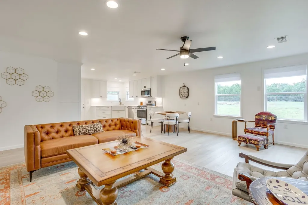 400 S 10th Avenue Palo Pinto TX 76472