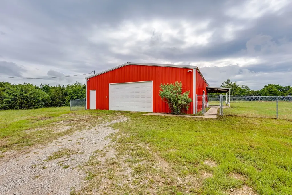 400 S 10th Avenue Palo Pinto TX 76472