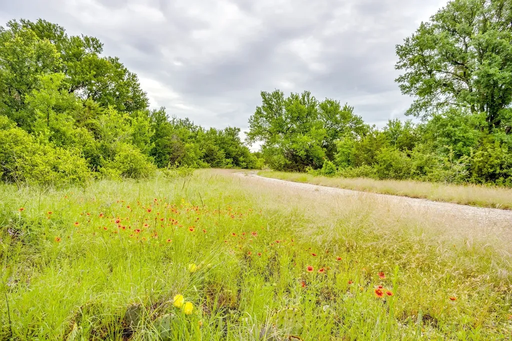 400 S 10th Avenue Palo Pinto TX 76472