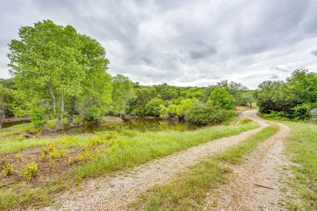 400 S 10th Avenue Palo Pinto TX 76472
