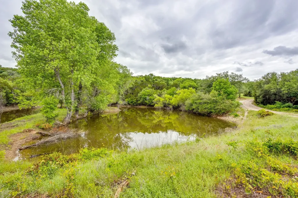 400 S 10th Avenue Palo Pinto TX 76472