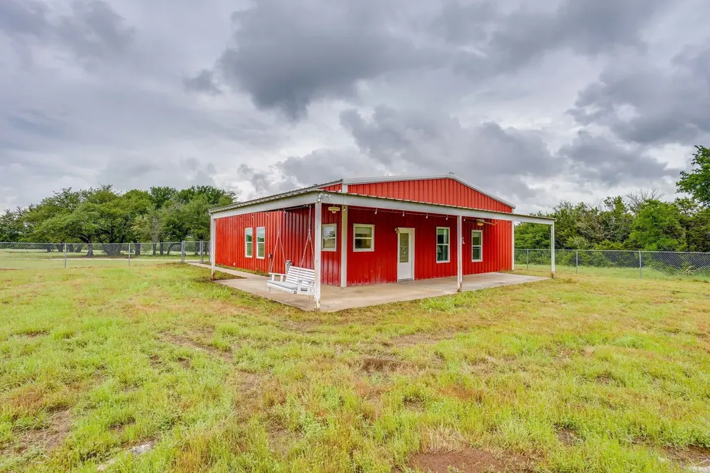 400 S 10th Avenue Palo Pinto TX 76472